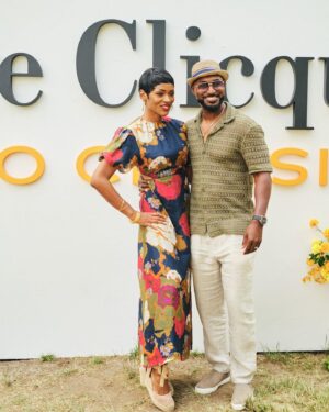 Caroline Chikezie Instagram - Did you know ‘Veuve’ should rhyme with ‘love’?
Had the best day ever at the @veuveclicquot polo classic with my faves @thealist.us We officially outside 🍾🥂