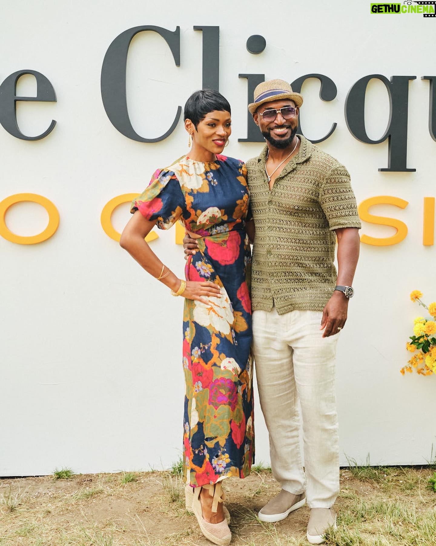 Caroline Chikezie - 10.1K Likes - Did you know ‘Veuve’ should rhyme with ‘love’?
Had the best day ever at the @veuveclicquot polo classic with my faves @thealist.us We officially outside 🍾🥂