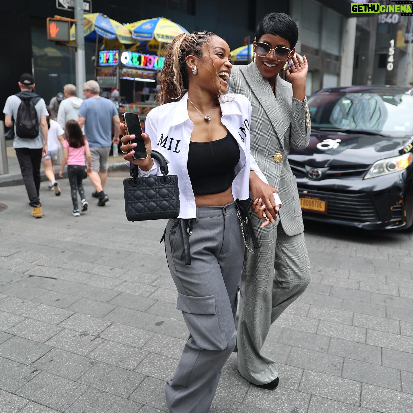 Caroline Chikezie - 56.7K Likes - This is so us babe @toyofficial 🤣❤️
On our way to see the @ghoststarz billboard in Times Square #powerghost
📸 @freshmadeit