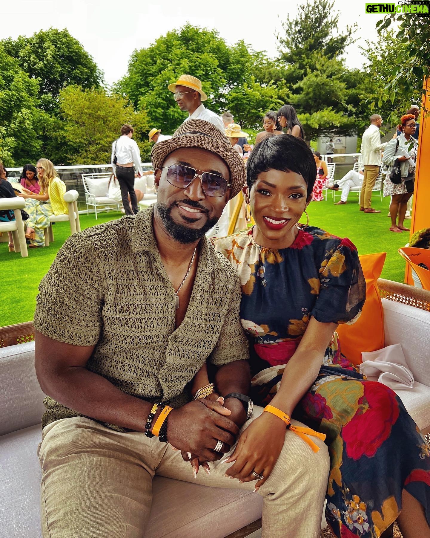 Caroline Chikezie - 10.1K Likes - Did you know ‘Veuve’ should rhyme with ‘love’?
Had the best day ever at the @veuveclicquot polo classic with my faves @thealist.us We officially outside 🍾🥂