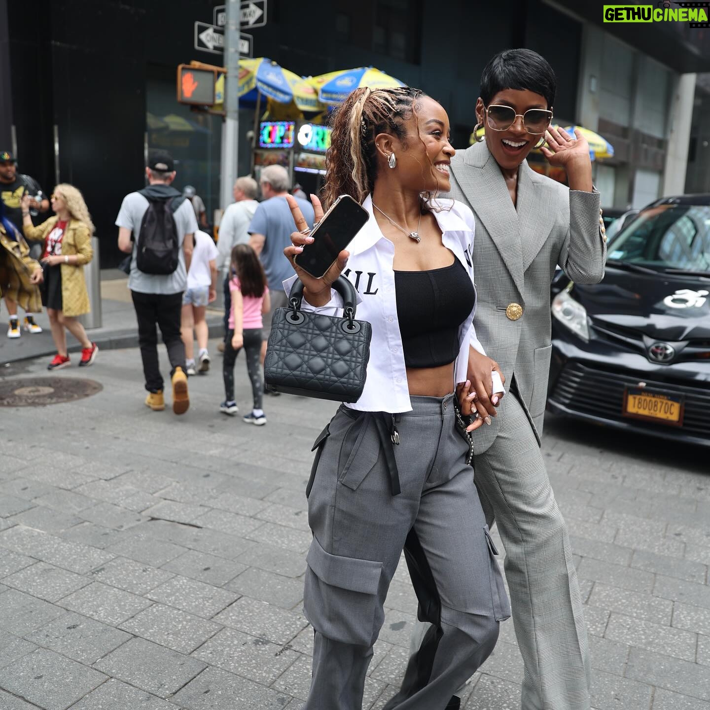 Caroline Chikezie - 56.7K Likes - This is so us babe @toyofficial 🤣❤️
On our way to see the @ghoststarz billboard in Times Square #powerghost
📸 @freshmadeit