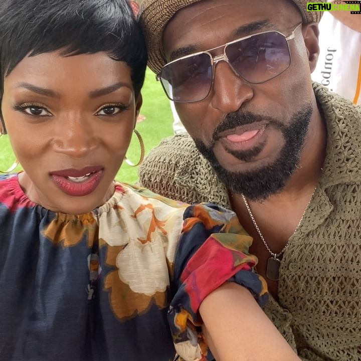 Caroline Chikezie - 10.1K Likes - Did you know ‘Veuve’ should rhyme with ‘love’?
Had the best day ever at the @veuveclicquot polo classic with my faves @thealist.us We officially outside 🍾🥂