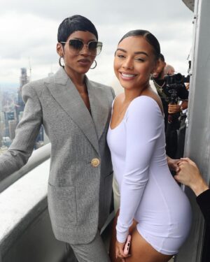 Caroline Chikezie Instagram - My girl @thealixlapri ❤️

Top of the @empirestatebldg 1,250 feet high, hence my hand being held and me trying not to projectile vomit 😅😂

#powerghost

📸 @freshmadeit