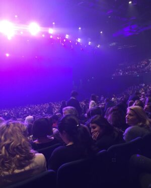 Caroline Diament Instagram - On attend pas Patrick ? 😂 concert de @patrickbruel