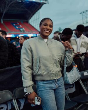 Caroline Dubois Instagram - Wow! Last night was a blast!! Another good @boxxer show frustrated I couldn’t be fighting last night  but  So happy for my stablemate @chrisbillam showed levels and why he is a world champion. 🔥🙌🏿🙌🏿 now to see him unify the division 🌍🏆