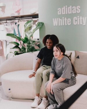 Caroline Dubois Instagram - The fans are who make my dreams possible 💜💜
Had a great time at my adidas meet and greet in white city, thank you to everyone who turned up 

And to everyone who is stepping on my train for this journey, it’s gonna be a good one 😉🔥

@adidas #meetandgreet @adidaslondon #adidaswhitecity