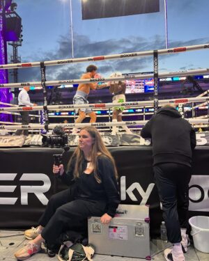 Caroline Dubois Instagram - Wow! Last night was a blast!! Another good @boxxer show frustrated I couldn’t be fighting last night  but  So happy for my stablemate @chrisbillam showed levels and why he is a world champion. 🔥🙌🏿🙌🏿 now to see him unify the division 🌍🏆