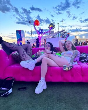 Caroline Kwan Instagram - EDC days✌🏼  3️⃣

Haven’t left the couch in 48 hours but it was all worth it 🫡