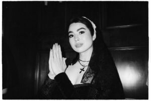 Caroline Kwan Instagram - holier than thou 🖤
