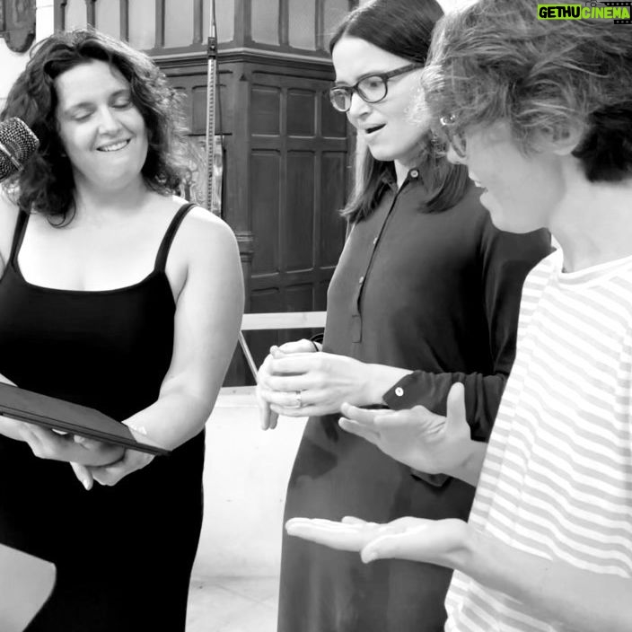 Caroline Shaw - 2.3K Likes - slow-practicing 3-part harmony (bit of partita) yesterday with the lovely @esteligomez & @sopranomarz
⤓ļøāŖļøā©ļøā”ļøš
š·: @ginny_kelsey
@roomfulofteeth