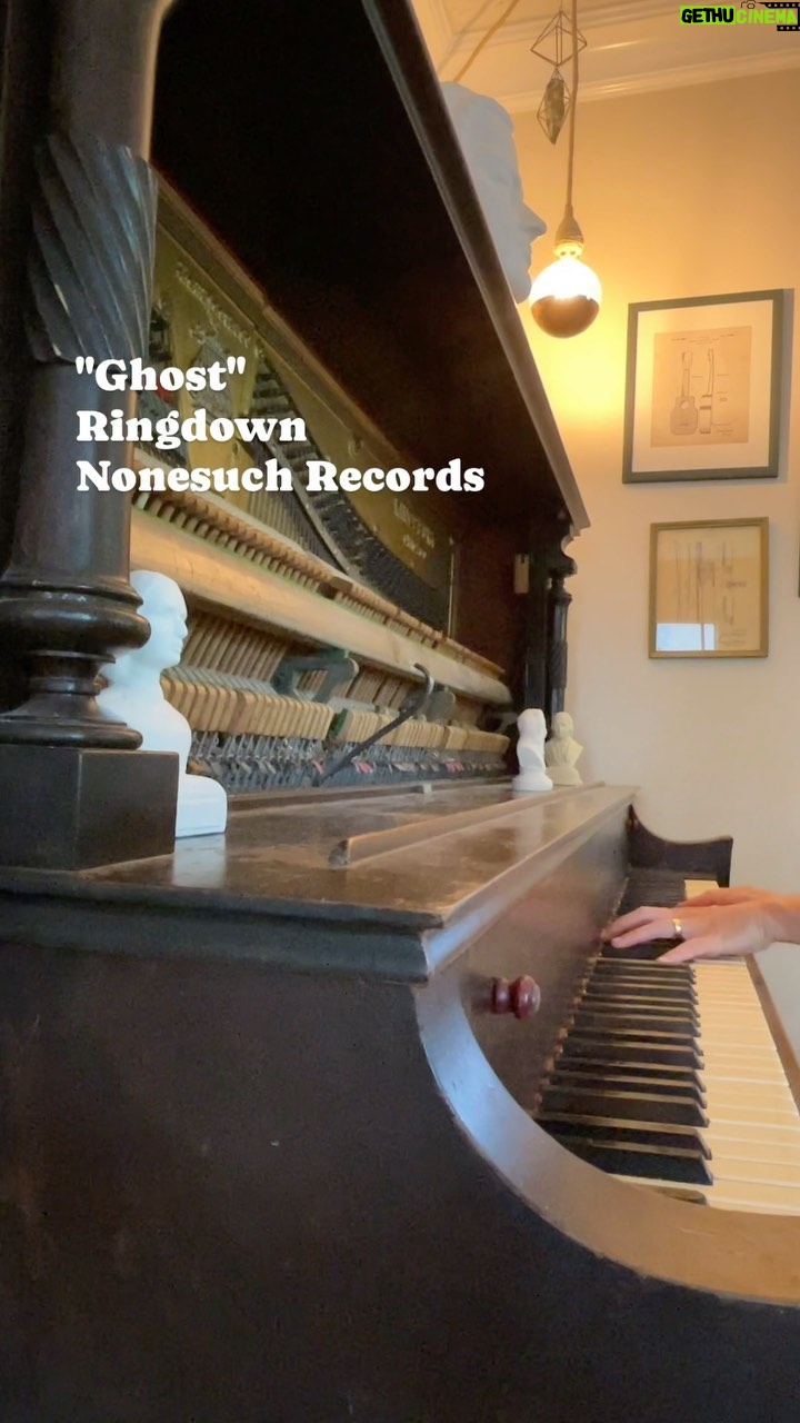 Caroline Shaw - 463 Likes - a few chords from our new song š»
"ghost" is out everywhere 6/27
@ringdownmusic @nonesuchrecords @dannileep @benbrodin @aaronkmusic @mssarahcatharinepaulson