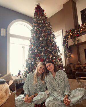 Carrie Wampler Instagram - Highlights of Christmas ‘23🎄🎁

Two hometowns, family we adore, one beautiful barn, lots of cute babies, 100 cups of coffee, endless game nights and too many cinnamon rolls. Very grateful this holiday season♥️