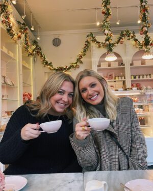 Carrie Wampler Instagram - London memories pt. 1💂🎄♥️ 

(Had to add the music just to get the Christmas vibes right😍)