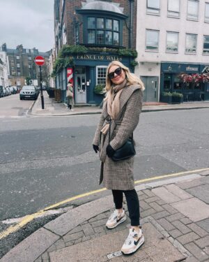 Carrie Wampler Instagram - London memories pt. 1💂🎄♥️ 

(Had to add the music just to get the Christmas vibes right😍)