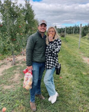 Carrie Wampler Instagram - Northern Michigan & Southern Illinois🍁🍂 Nothing better than fall in the Midwest with our sweet family🫶🏼🥰
