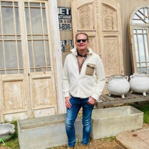 Carson Kressley Instagram - This IS Texas and we had a BIG time shopping, eating and being inspired by all the great treasures at @roundtopantiquestexas !!! If you love art , antiques, fashion , western wear , and even junk - you have to visit this twice a year mecca of  American style !!! I just adore it and had such fun treasure hunting with family and friends !!! Thanks for the warm Texas welcome @marburgerfarm @roundtopantiquestexas @bluehillsatroundtop @excessfield @boonandcompany @totallytikaa @thehorseshoeroundtop @coles_antique_show @thecompound_roundtop @theoriginalmanditos @zapphall @boonandcompany @markethillroundtop @thearborsroundtop @barwfieldwarrentontx !!!