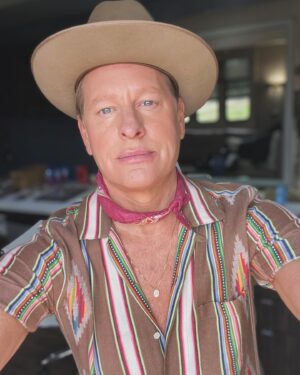 Carson Kressley Instagram - There's a new sheriff in town !!!! An all new BBQ Brawl airs tonight on @foodnetwork at 9/8c - tune in, pardner !!!!