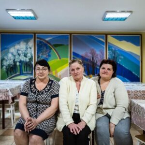 Cary Joji Fukunaga Instagram - Valentina (Melitopol), Vera (Chernihiv), Oksana (Kharkiv) at shelter in Lviv.  Valentina came to western Ukraine to celebrate the 35th anniversary of her marriage. Her children gave her and her husband a trip to the Carpathian Mountains, which she had long dreamed of visiting. They spent a wonderful weekend there and were on their way back to the train station when they were told that war had broken out. Now her children and grandchildren have left Ukraine, but the men of the family cannot leave. She stays with them in Lviv, “because who else will take care of them. They are helpless, they are men,”
she smiles. Oksana was forced to flee Kharkiv, which has been under constant shelling since the first day of the war. She did not want to abandon her family and husband, but she had to do it to save her child. “We were just raising our grandchildren. Now we are here. We didn’t ask for this. We did not ask to be ‘liberated’”