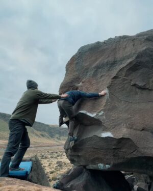 Case Walker Instagram - Swan Falls, Idaho! checked out some boulders and got to climb! 
(cut short by a finger injury**last video )

1. “Death Proof” v10 flash 
2. “Power Man” v8 flash 
3. “El Matador” v12 flash attempt. *audible pinky pulley pop when feet cut*

Special thanks to Matt and Hailey!