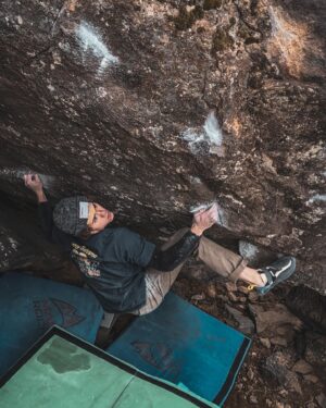 Case Walker Instagram - Swan Falls, Idaho! checked out some boulders and got to climb! 
(cut short by a finger injury**last video )

1. “Death Proof” v10 flash 
2. “Power Man” v8 flash 
3. “El Matador” v12 flash attempt. *audible pinky pulley pop when feet cut*

Special thanks to Matt and Hailey!