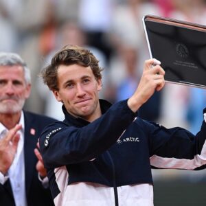Casper Ruud Instagram - Even though it didn’t go my way on Sunday I am extremely happy and proud of what the team and I have achieved over the last two weeks in Paris. I am very thankful for the support from the French audience and Roland-Garros has become very special to me🇫🇷 Paris est devenu très proche de mon cœur. Congrats to Novak and his team in making history with amazing achievements🏆
📸: Peter Staples | @atptour 
📸: Getty Images 
📸: Matthew Fitzgerald | @tennisfitz