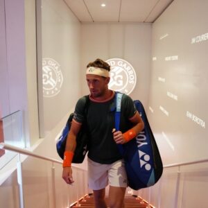 Casper Ruud Instagram - Merci Paris. 
Sorry I wasn’t able to bring my 100% energy on Friday. Thank you to everyone who stayed and supported me anyway; your support motivated me and luckily, I’m already feeling better. 
Thank you, @rolandgarros, for another great tournament despite difficult weather conditions. You really tested the players in a new way this year😜 see you again in a few weeks for the Olympics💪
📸: Cedric Lecocq | FFT
📸: Clive Brunskill
📸: DIMITAR DILKOFF
📸: Corinne Dubreuil | FFT 
📸: Nicolas Gouhier | FFT