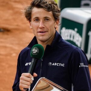 Casper Ruud Instagram - Even though it didn’t go my way on Sunday I am extremely happy and proud of what the team and I have achieved over the last two weeks in Paris. I am very thankful for the support from the French audience and Roland-Garros has become very special to me🇫🇷 Paris est devenu très proche de mon cœur. Congrats to Novak and his team in making history with amazing achievements🏆
📸: Peter Staples | @atptour 
📸: Getty Images 
📸: Matthew Fitzgerald | @tennisfitz