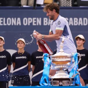 Casper Ruud Instagram - What an incredible feeling🤩
I grew up watching this tournament on TV and it has always been a motivation and an inspiration for me to come here. Lifting the trophy is a fantastic feeling and a great step forward in my career🏆
Thanks to the best team, to my family, the fans and everyone supporting me❤️
And to @stefanostsitsipas98, well done this week! It wasn’t easy for any of us. But we were in the final again. Let’s go for another, huh?
📸: @bcnopenbs