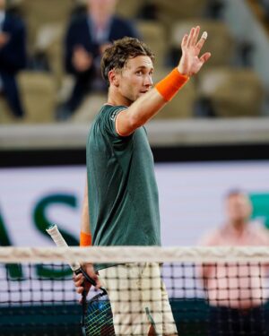 Casper Ruud Instagram - Roland-Garros quarter-finals ☑️ 

#RolandGarros 

📷 @nicogouhier22/FFT