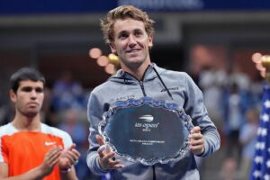 Casper Ruud Instagram - What a crazy couple of weeks in New York😆 Thank you to everyone who came out and supported. I enjoyed every single minute of my stay. Congratulations to @carlitosalcarazz with two milestones in one day💪🏻 Always fun to share the court with you. Until next time New York!
📸1: @gwephoto / @usopen
📸2: @dcarrollphoto / @usopen
📸3&4: @usopen 
📸5: @gwephoto / @usopen