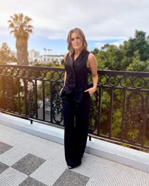 Cassie DiLaura Instagram - ⚫️✨full circle ⚫️✨ this picture was taken yesterday after I completed the last of my “top 3” dream interviews at the place where it all started for me when I was 15 years old. 
cliff notes for those who missed the story, but in 2008, I won a sweepstakes to attend a party with the kardashians in LA at this very hotel @thelondonweho 🖤 I’ll never forget looking at the city views from the rooftop thinking, “I have to be a part of this.” ✨✨✨✨

will be able to share more next month, but in the meantime, ill be dreaming up my next top 3 🫶✨ 

🖤 vest/pant set @forever21 
🖤 earrings @nadrijewelry 
🖤 necklaces @georgethejeweler 
🖤 makeup @rebepps 
🖤 hair @valabronharrell 
🖤 tan @dolceglow 

#losangeles #westhollywood #thelondon #interview #entertainmentnews #entertainmenttonight #forever21 #lotd #ootd #california #dippedindolce #dream #dreamchaser