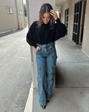 Cassie DiLaura Instagram - nothing like a $20 pair of jeans from the juniors department of @jcpenney 👖💸!! no joke I recently cut through jcp’s to get to the mall and these beauts caught my eye in a pile of denim chaos and now here we are doing a photoshoot in them before my shoot 😍 

denim: @arizonajeanco @jcpenney 
sweater: @forever21 
boots: @stevemadden 
earrings: @urbanoutfitters 

#ballinonabudget #fashion #ltkfashion #ltkit #ltkunder50 #cargopants #denim #jeans #sweaterweather #hoops #jcpenney #jcp #fashionfinds #lotd #ootd