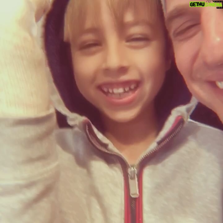 Cássio Reis - 13.1K Likes - Um amor de menino. Te amo tanto Gael!!
Feliz aniversário! Deus te proteja e abençoe.🩵
Meu amado afilhado! 🎁