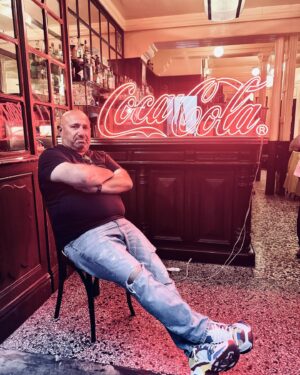 Cătălin Scărlătescu Instagram - Zilele trecute am dat o fugă la Paris, unde a avut loc Coca-Cola Food Fest, un eveniment superb care a adus la un loc chefi și influenceri de pe 5 continente. Mi-a plăcut!😛
#CocaCola #RealMagic
#FoodFestParis @cocacolaromania