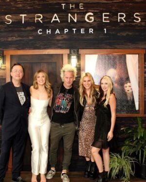 Catherine Corcoran Instagram - @thestrangersfilm premiere with some of my favorite not-so-strangers! In theaters May 17th with two more installments on the way from @lionsgatehorror @lionsgate- thanks for bringing me along for the ride! 🔪🪓🪵