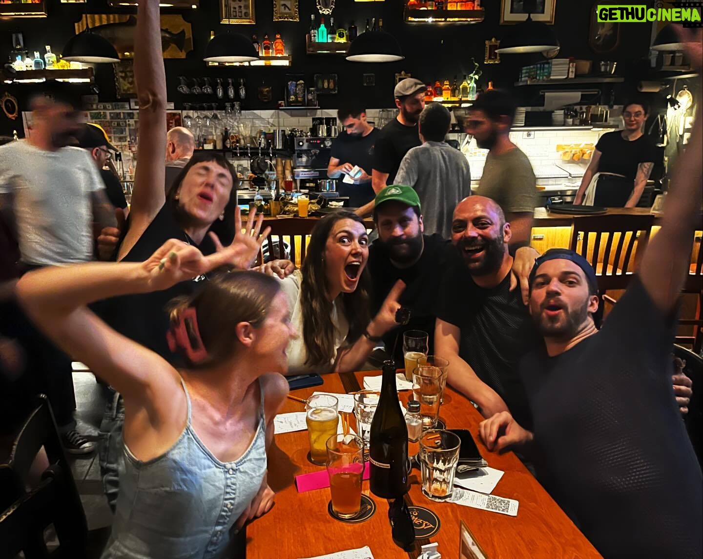 Catherine Pogonat - 52 Likes - Très très réjouis d’avoir gagné la médaille d’or au fameux quiz musical chez Ernest.
Équipe @icimusique !! Les Gerry Poulets.
@chezernest.plaza #quizmusical
🥇🥇🥇🥇🥇🥇🥇🥇🥇🥇🥇🥇🥇🥇🥇🥇🥇
