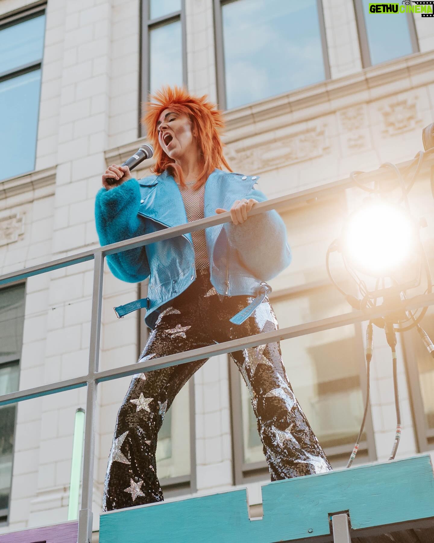 Catherine Pogonat - 42 Likes - Quelle expérience!! Je me souviendrai de cette soirée toute ma vie.
📸 @mironaphotographie
Maquillage @walter.e.go
Look @velma.johnny_jones
@mixbus_studio @villagemontreal @jessprecieuse #davidbowie #ziggystardust #rebelrebel