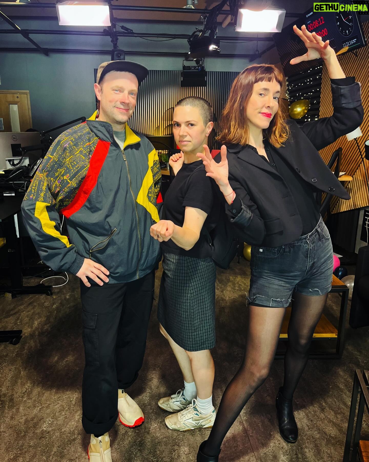 Catherine Pogonat - 46 Likes - Super rencontre avec le duo @bibiclubmusic qui crée un buzz mondial! Écoutez leur 2ème album, Feu de garde. C’est ben ben bon. @icimusique #leffetpogonat