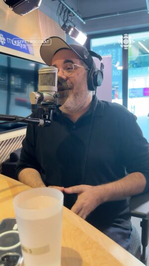 Catherine Pogonat Instagram - @girardje a rencontré @celinedion à deux reprises dans sa vie, dont une fois au sous-sol de l’Église Saint-Denis à Montréal. 😅

L’animateur est venu faire son ADN musical  au micro de @catpogonat. À écouter en rattrapage sur @rc.ohdio. (émission du 7 juin 2024).

#icimusique #leffetpogonat #célinedion #céline