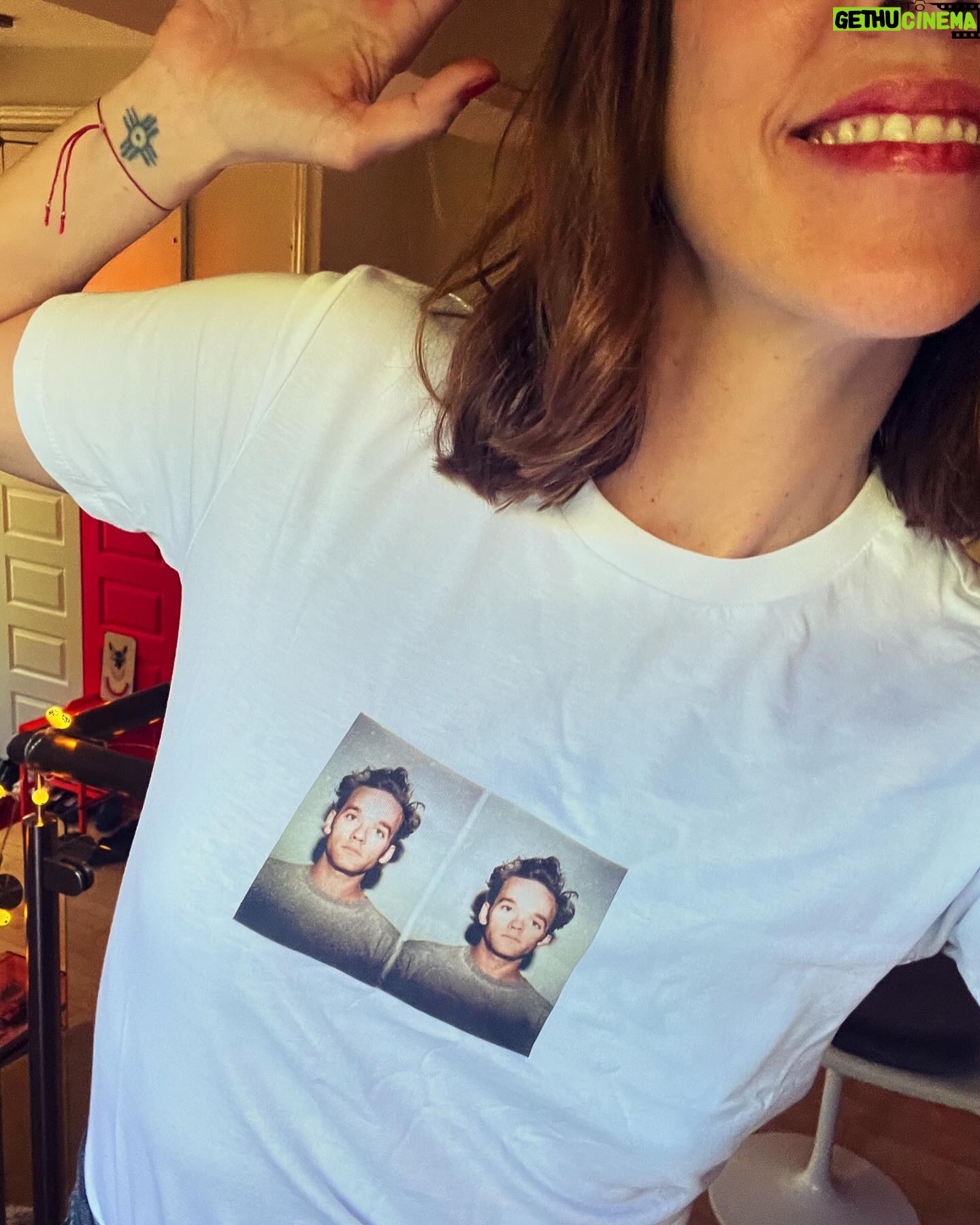 Catherine Pogonat - 41 Likes - Michael Stipe. Nouveau t-shirt préféré.
@michaelstipe @rem