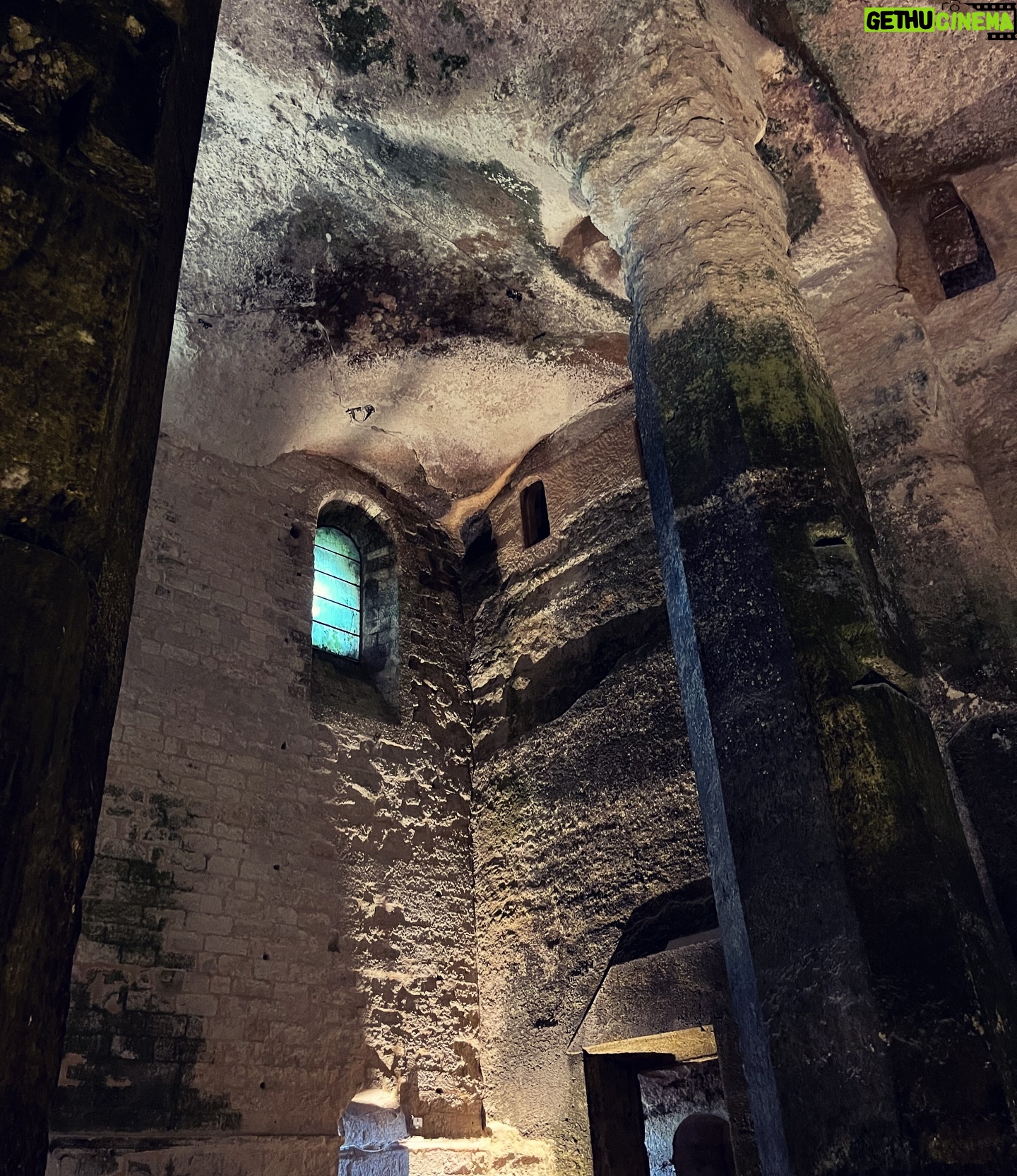 Catherine Pogonat - 36 Likes - L’église troglodyte. Une des seules églises souterraines d’Europe. Mystère et humidité.