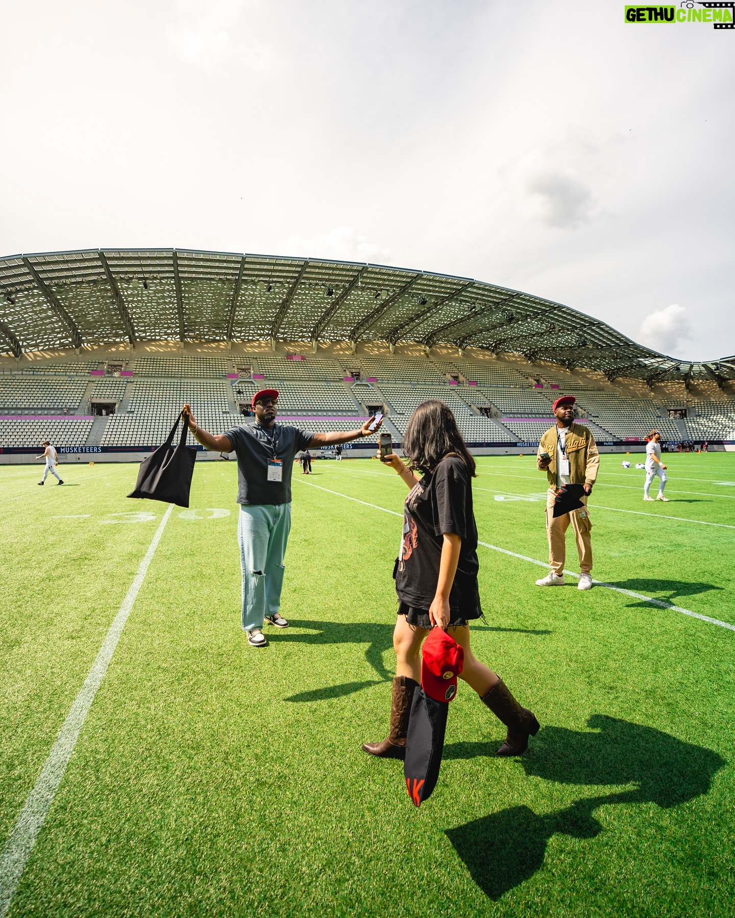 Catherine Williams - 3 Likes - Une journée dingue hier ! 🩷
@official_bonk_inu nous a fait vivre une expérience VIP hors du commun ! On a pu regarder le match de @parismusketeers et c’était incroyable ! 🏈