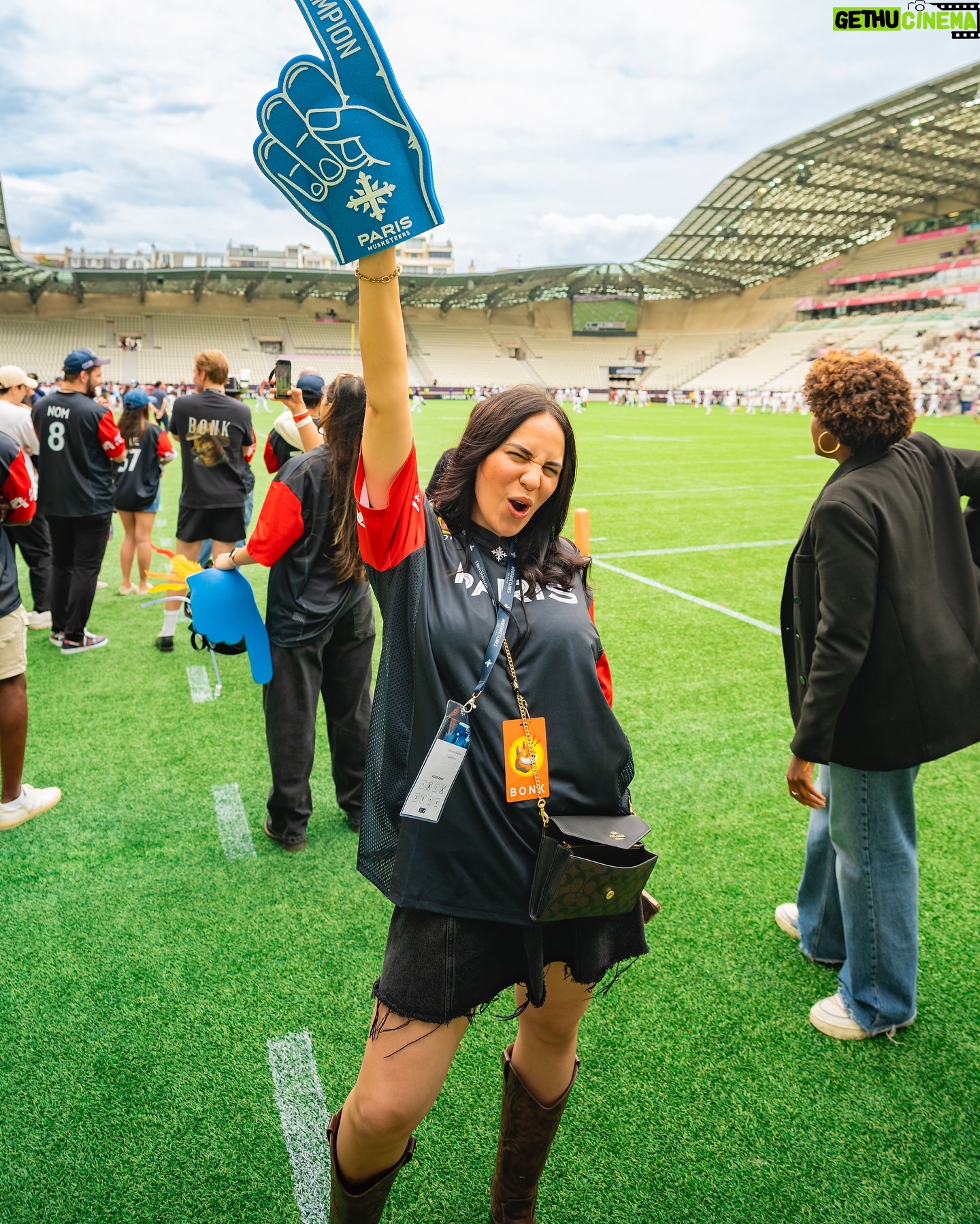 Catherine Williams - 3 Likes - Une journée dingue hier ! 🩷
@official_bonk_inu nous a fait vivre une expérience VIP hors du commun ! On a pu regarder le match de @parismusketeers et c’était incroyable ! 🏈
