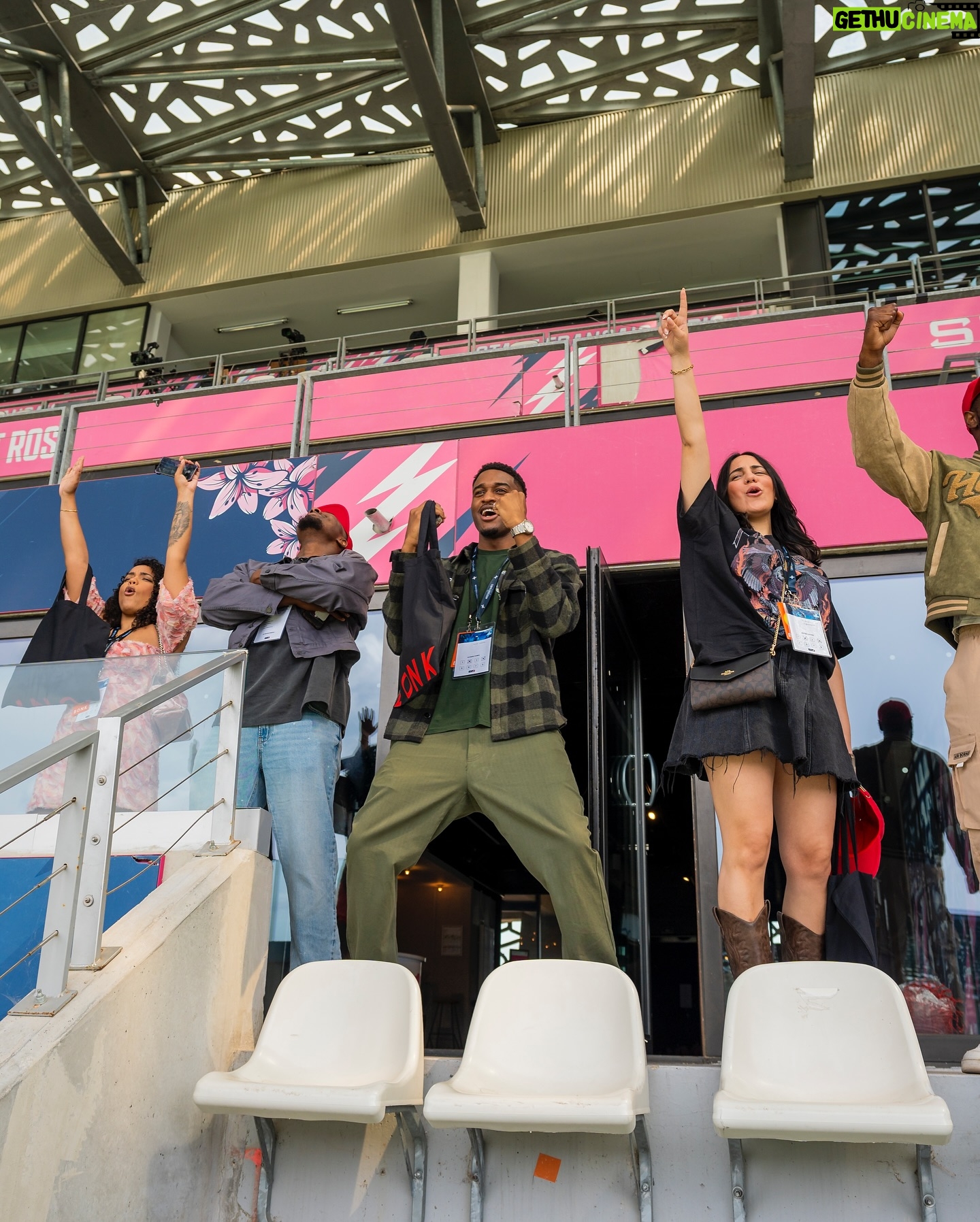 Catherine Williams - 3 Likes - Une journée dingue hier ! 🩷
@official_bonk_inu nous a fait vivre une expérience VIP hors du commun ! On a pu regarder le match de @parismusketeers et c’était incroyable ! 🏈