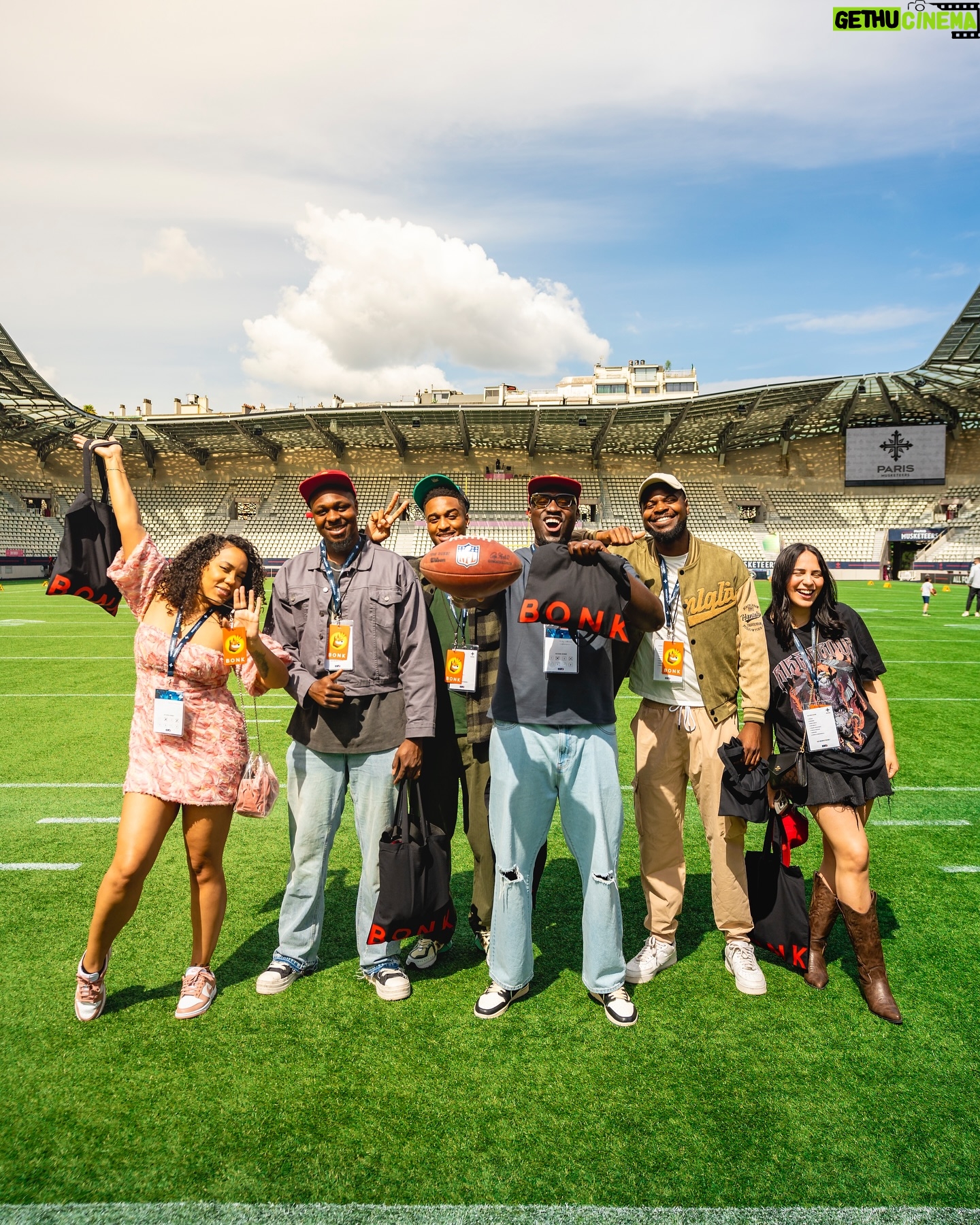 Catherine Williams - 3 Likes - Une journée dingue hier ! 🩷
@official_bonk_inu nous a fait vivre une expérience VIP hors du commun ! On a pu regarder le match de @parismusketeers et c’était incroyable ! 🏈