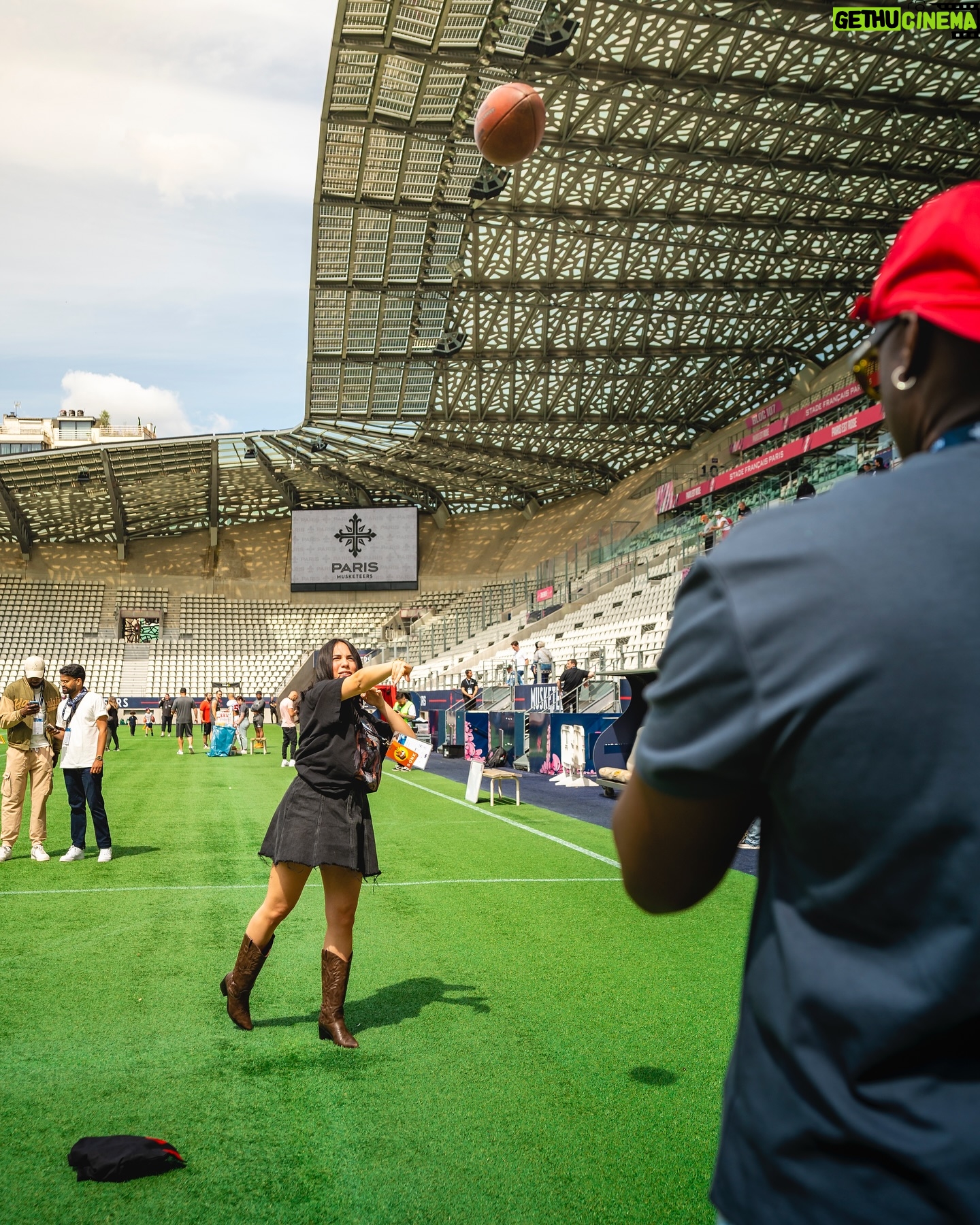 Catherine Williams - 3 Likes - Une journée dingue hier ! 🩷
@official_bonk_inu nous a fait vivre une expérience VIP hors du commun ! On a pu regarder le match de @parismusketeers et c’était incroyable ! 🏈