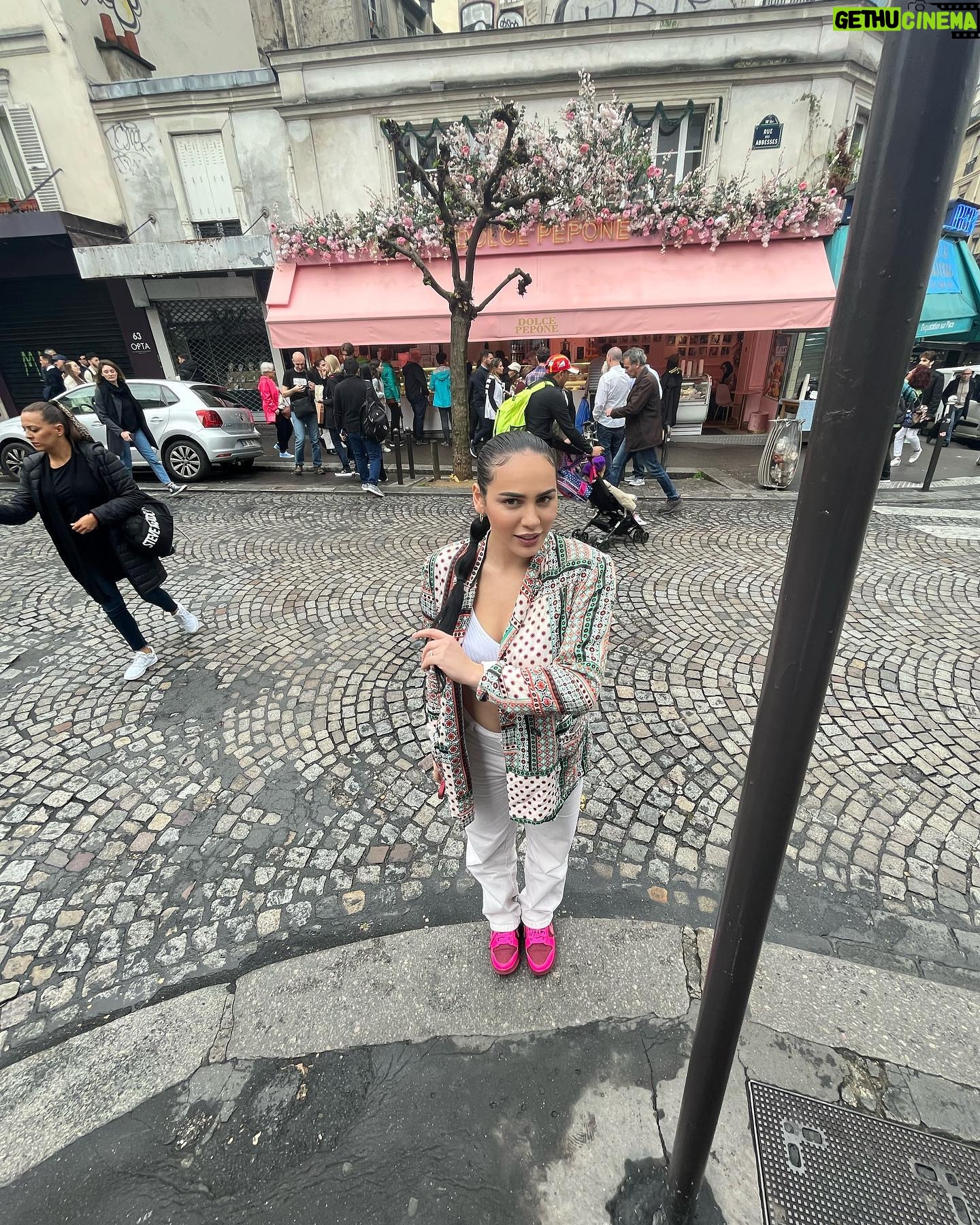 Catherine Williams - 3 Likes - Balade à Montmartre 💓
Top & Jean @pimkie
Veste @zara