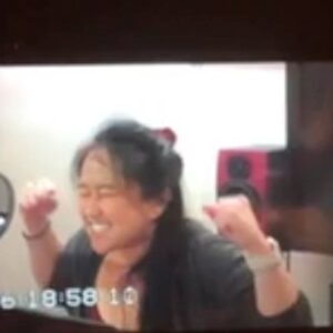 Cathy Ang Instagram - If you were wondering how we get Fei Fei’s sound effects just right 😂 (...no, Glen never asked me to act constipated) 
.
Thank you @peilinchou for capturing this for posterity LOL!
.
.
.
#overthemoonnetflix #overthemoonmovie #overthemoon #glenkeane #pearlstudio #netflix #efforts #voiceover #animation #soundeffects #acting