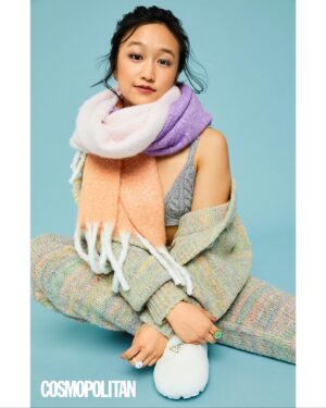 Cathy Ang Instagram - Knit ‘fit of the day 😘😘😘 
.
Thank you again @cosmopolitan @jessica_pels @hmebookings @andreabraff ❤️❤️❤️
📸: @laurenloncar 
Style: @cassieanderson212
💇‍♀️: @yukikotajima
💄: @yumi_mori
💅: @yukie_miyakawa_nails
Props: @elisiamirabelli