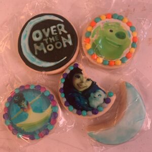 Cathy Ang Instagram - Best bday present was the chance to EAT MYSELF AS A DESSERT LOL - thank you fam for these @mama.roclee.bakes OVER THE MOON themed COOKIES!!!! 😍 She shipped them to me overnight as a special order and they are so DELICIOUS! And soon they will be gone 😈
#yummy #nomnom #cookies #bakery #overthemoon #overthemoonnetflix #overthemoonmovie #cannibal #dessert #sweet